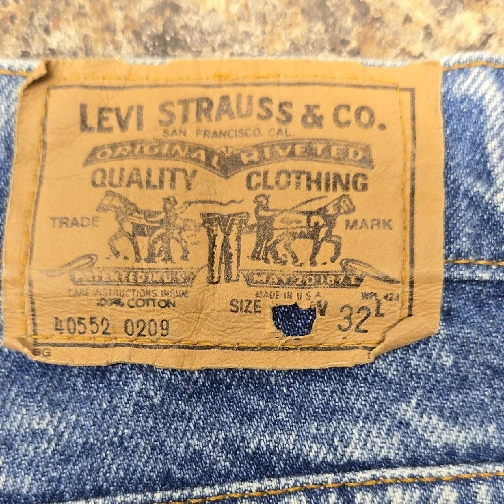 Levis front features mark
