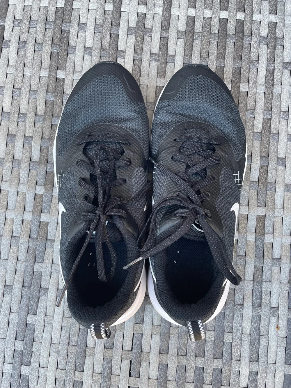 Nike sleek black