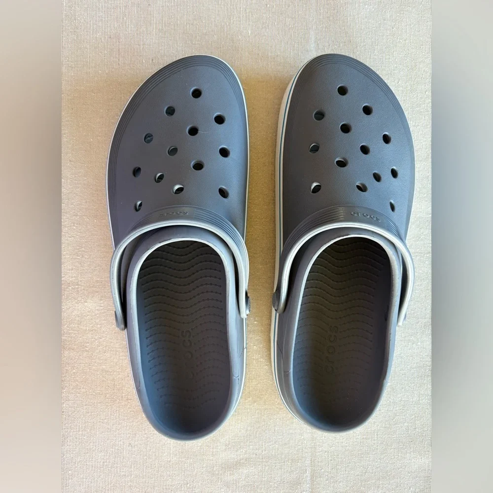 CROCS gray back