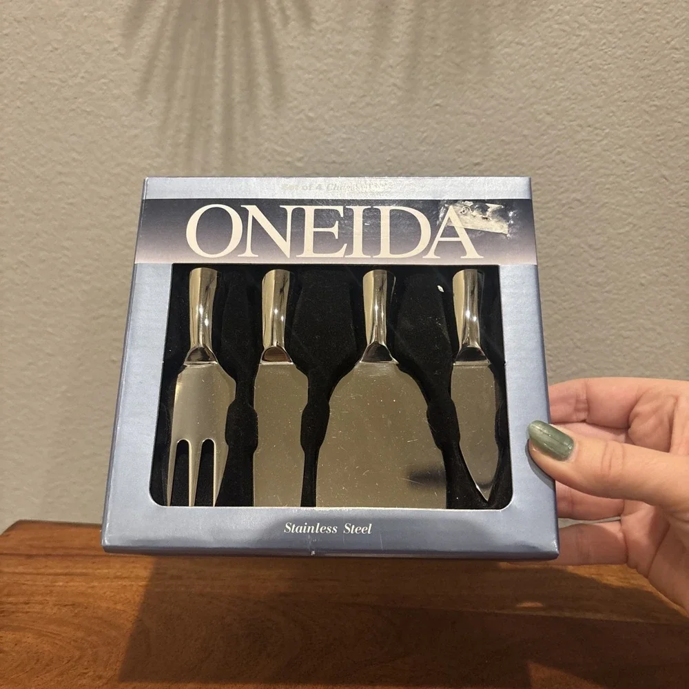 New in Box Oneida Stainless Steel 4 Piece Cheese Tools‎ Appetizer Tray Tools