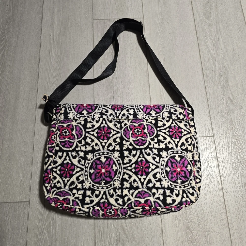 Vera Bradley women deep