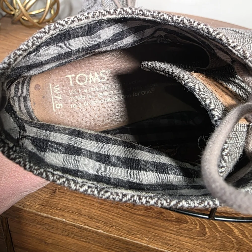 Tom's Desert Herringbone Wedges Size 7.5 Gray Wedge Ankle Boots Lace Up