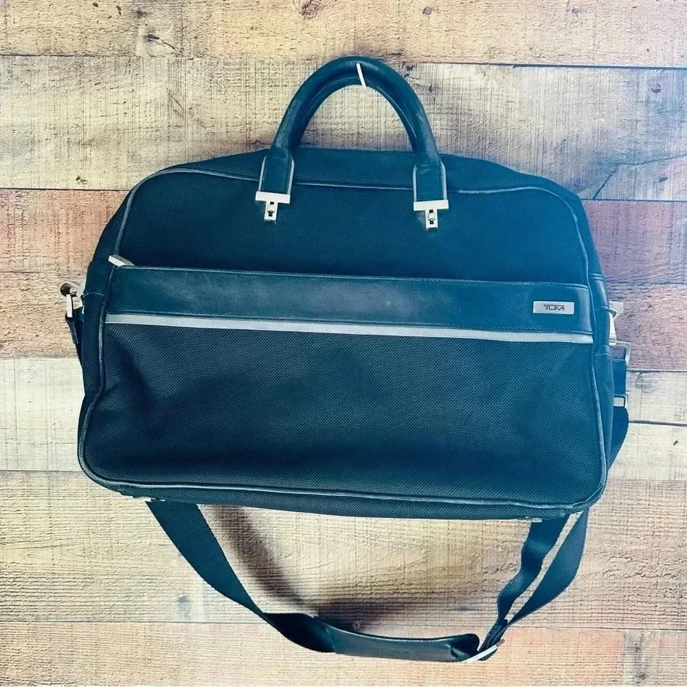 Tumi inside has dimensions