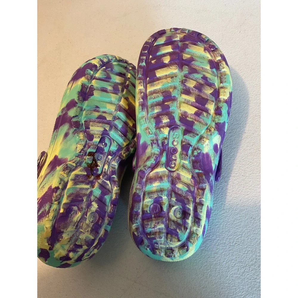 CROCS cushioning feature
