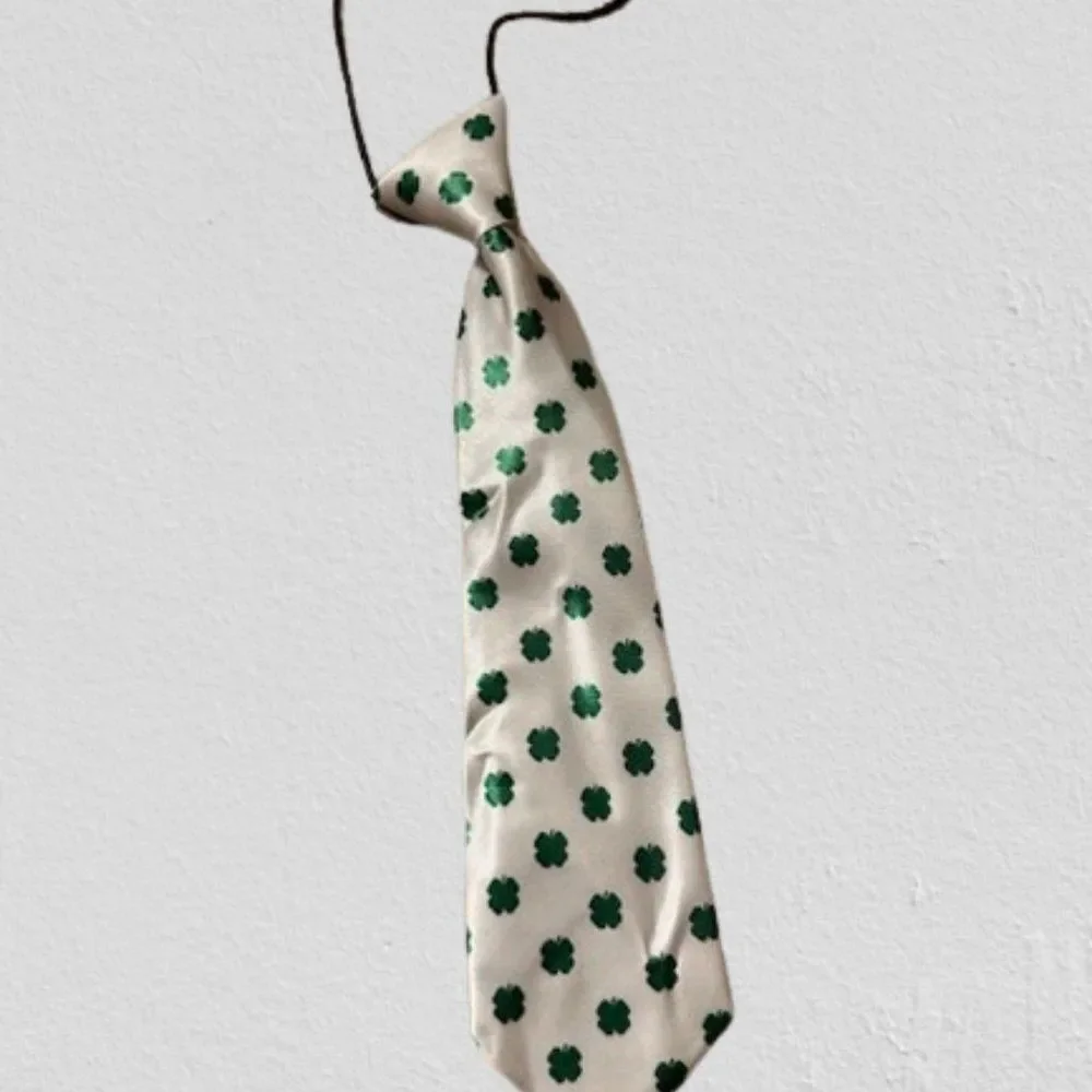 Unbranded shamrock print