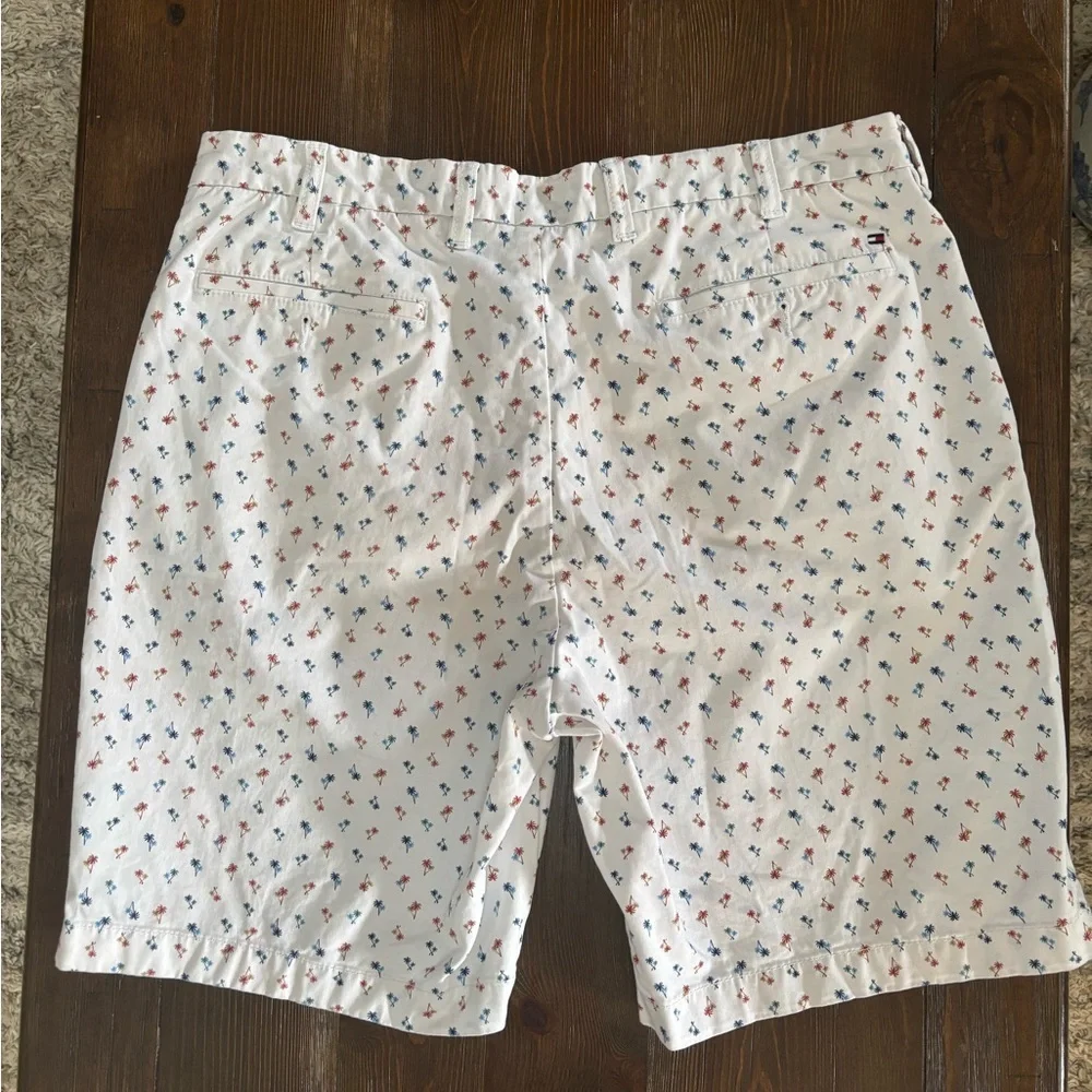 Tommy Hilfiger buttons summer