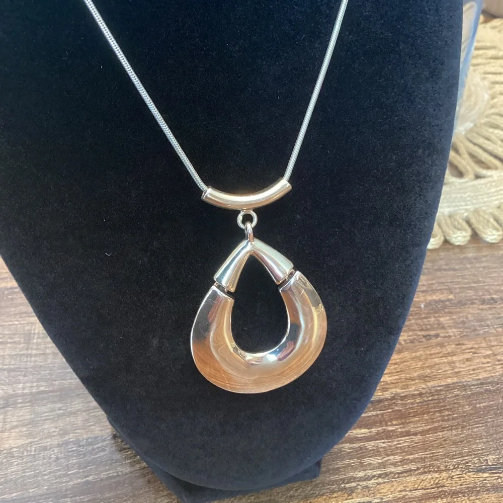 necklace minor
