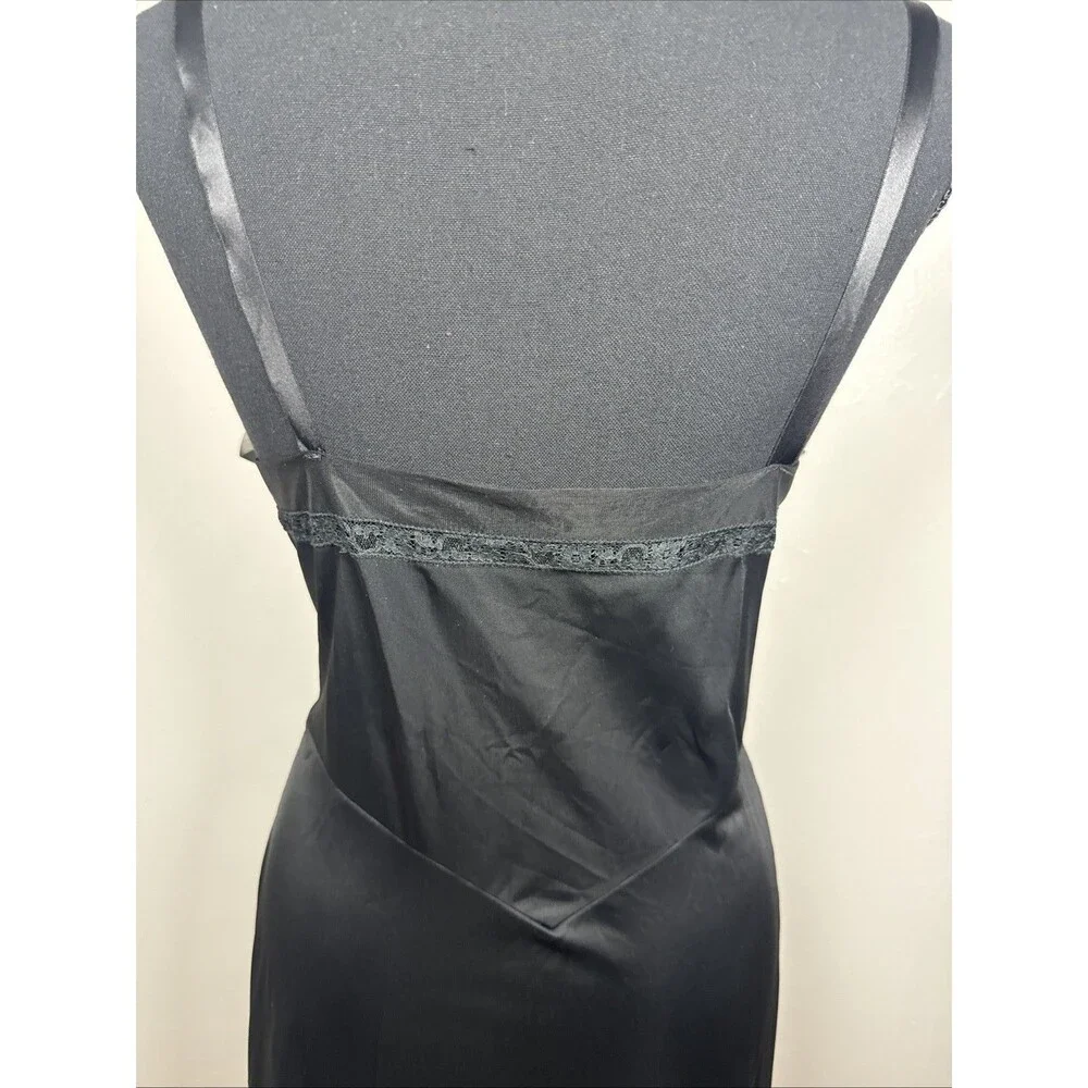 Shadowline hemline trim black