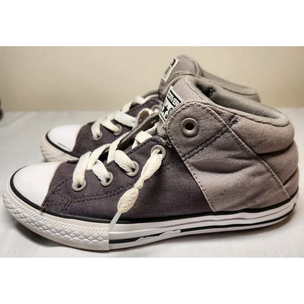 Converse looking girls