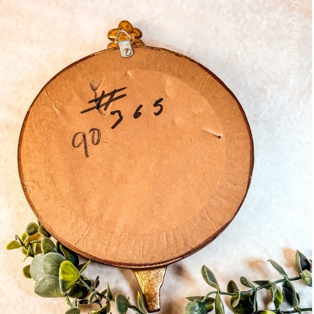 N/A wood medallion vintage