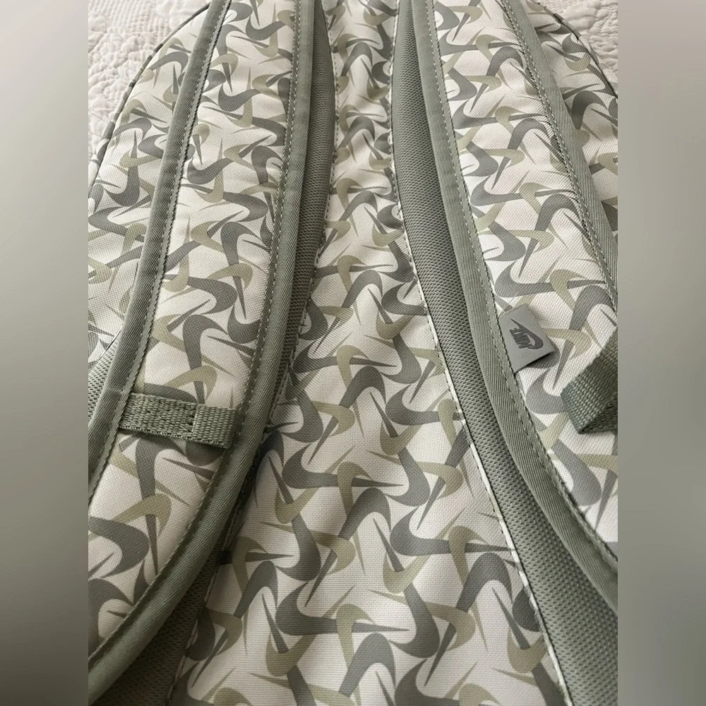 Nike photos discrepancies