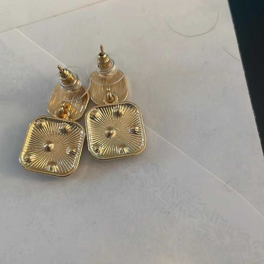 N/A white earrings
