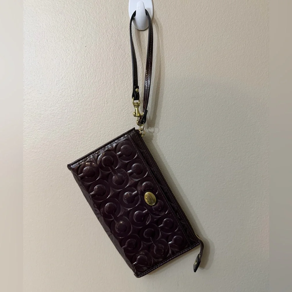 Coach wristlet pre