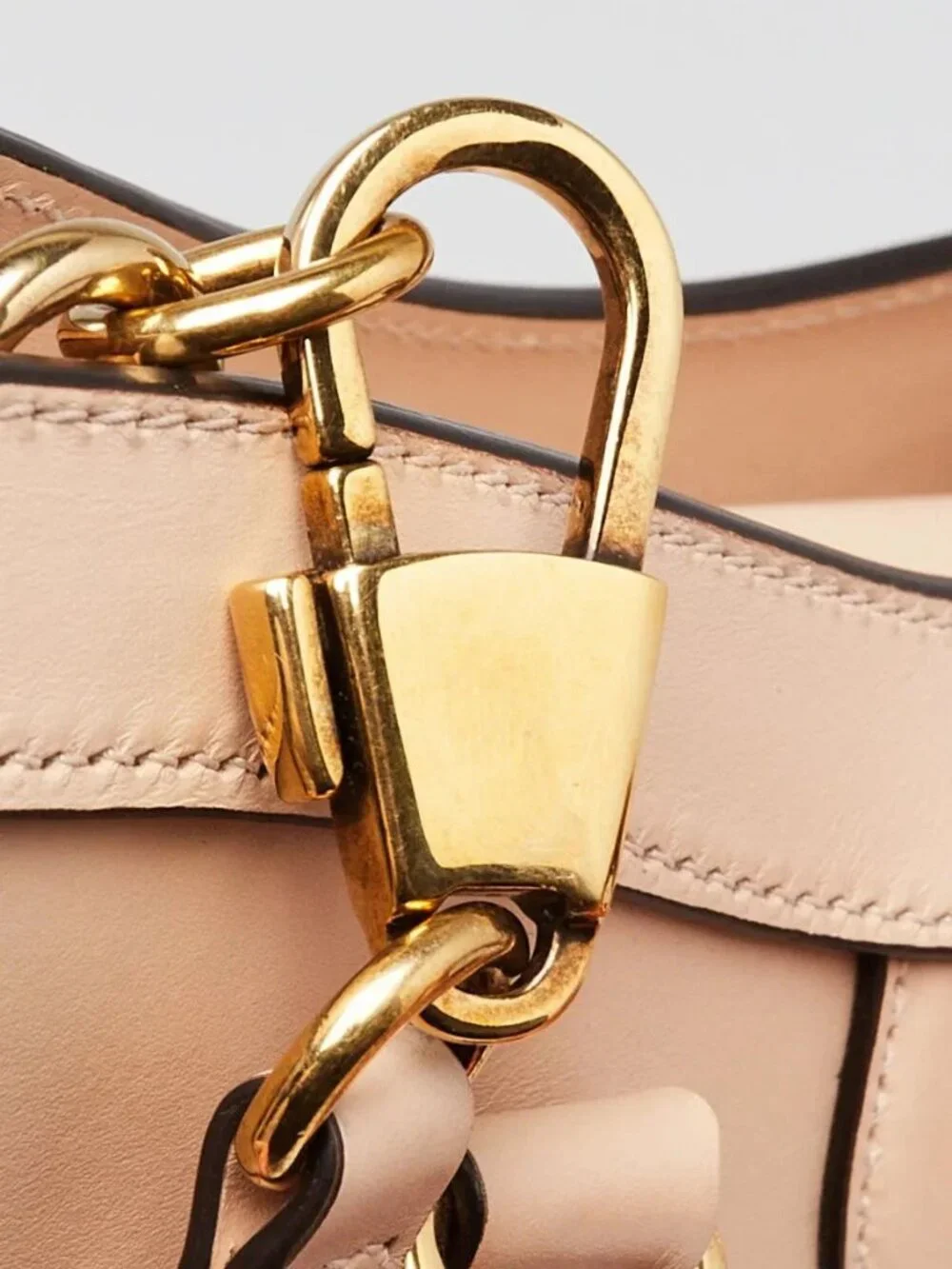 straps opening middle
