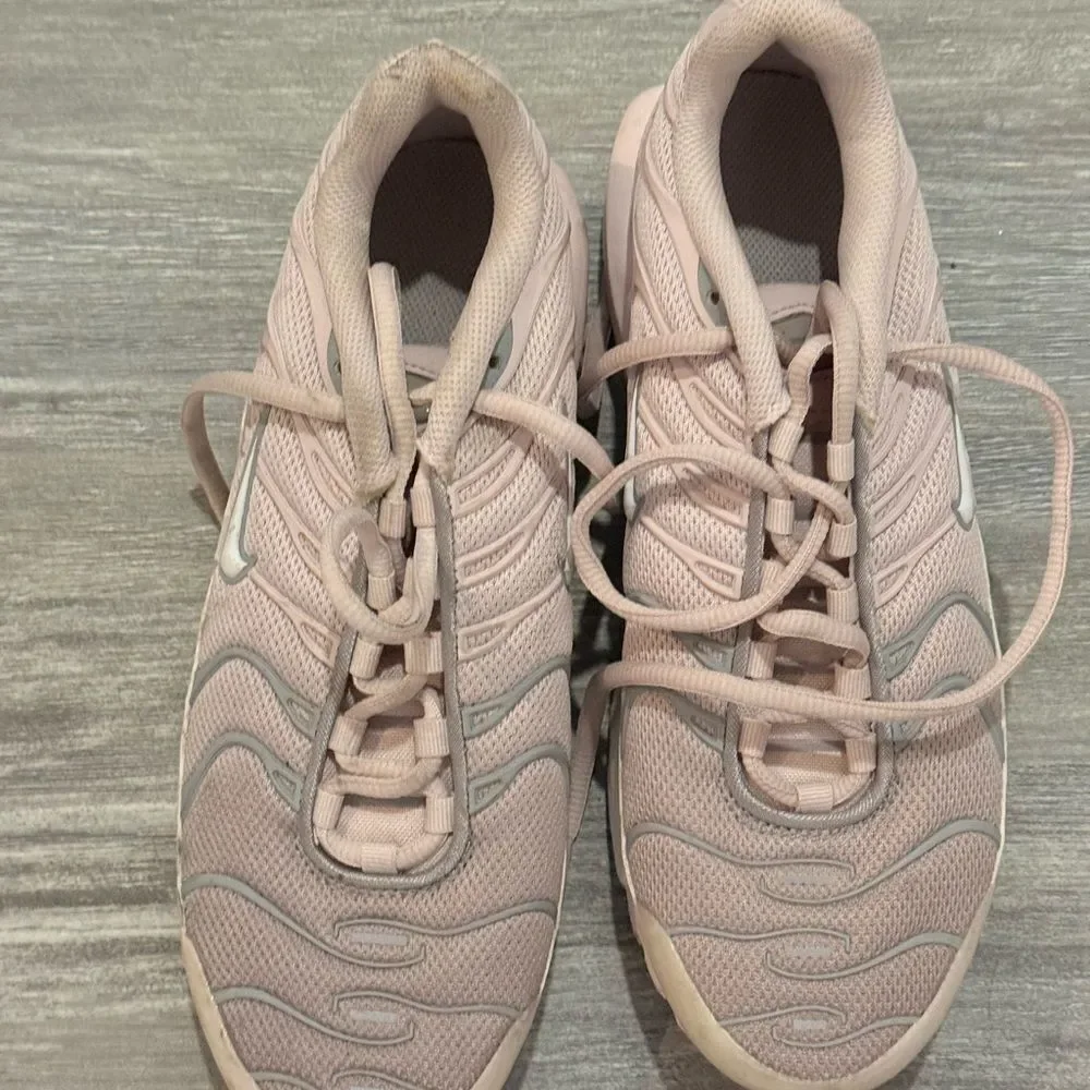 Nike Women's Light Pink Sneakers