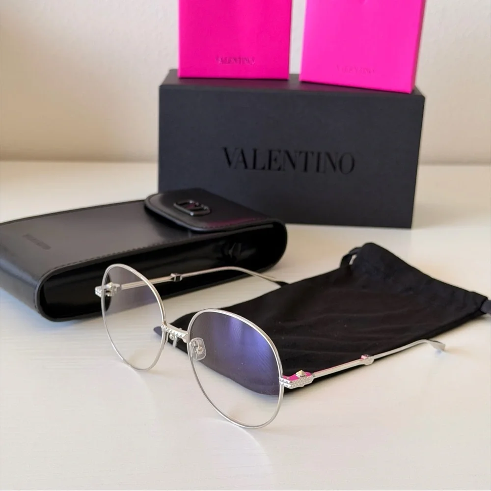 Valentino elegant sunglasses