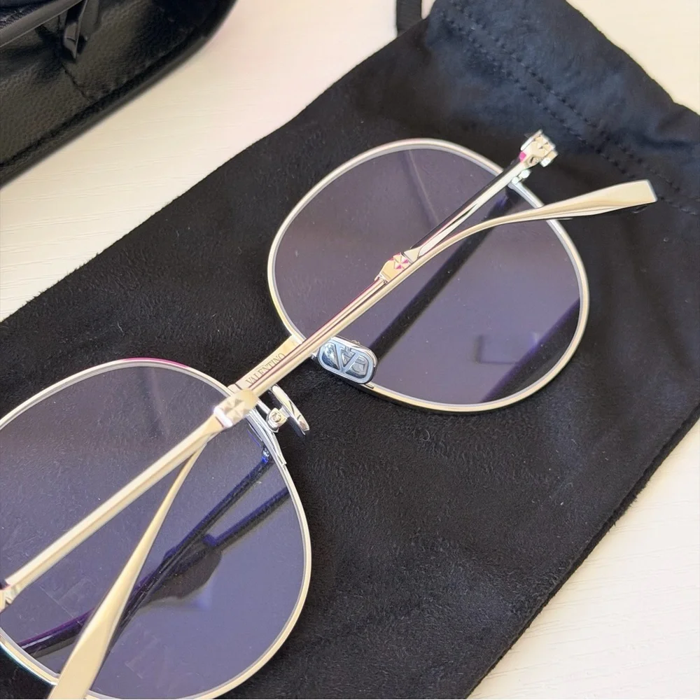 Valentino elegant sunglasses