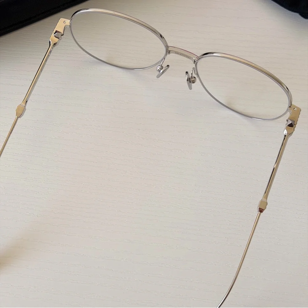 Valentino elegant sunglasses
