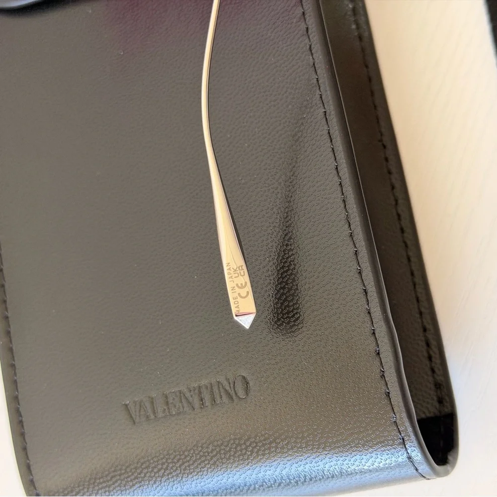 Valentino elegant sunglasses