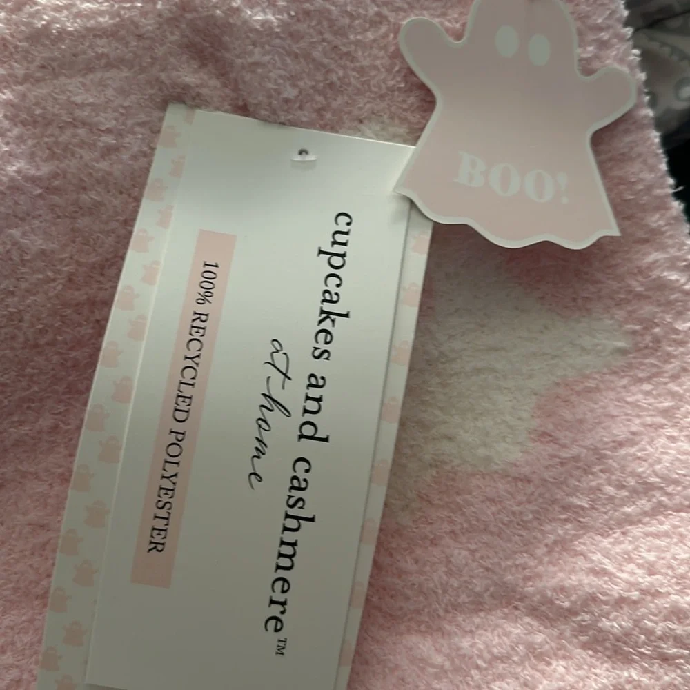 cupcakes & cashmere leave below questions