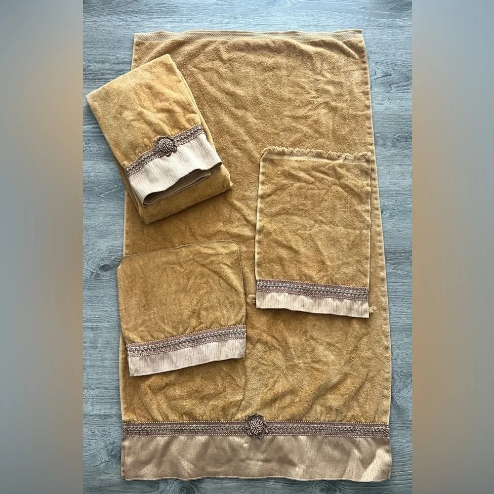 Avanti Vintage Bathroom Towel Set Golden Tan embroidered Bath Hand Wash Cloth