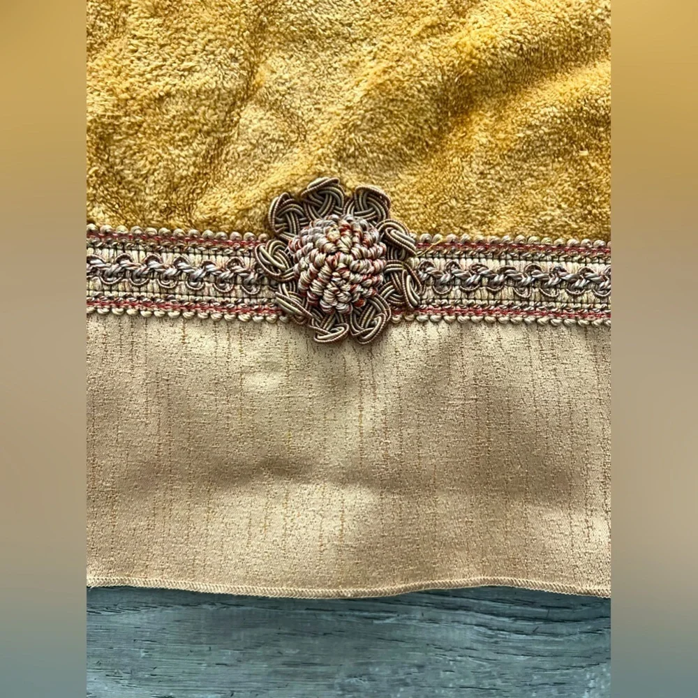 Avanti vintage towel