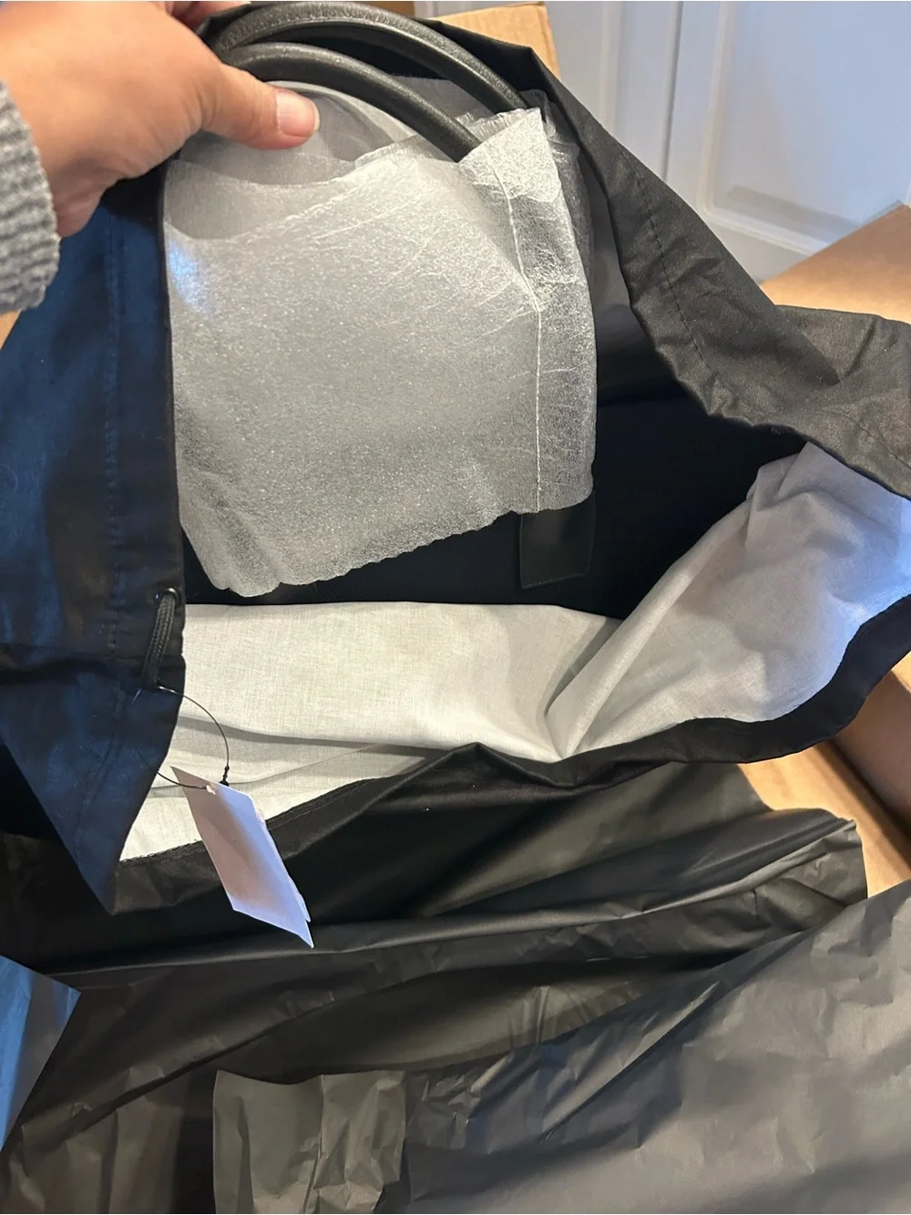 Saint Laurent shape tote