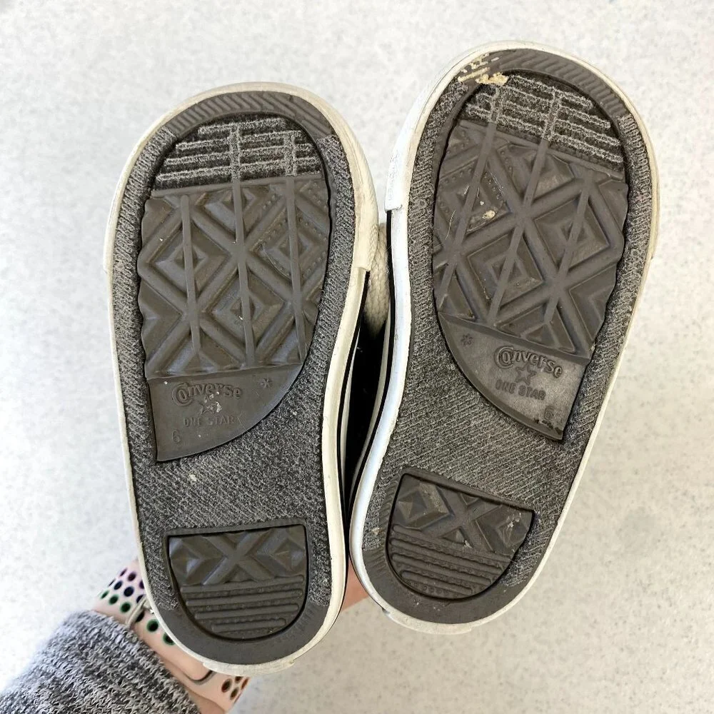 Converse contrasting front canvas