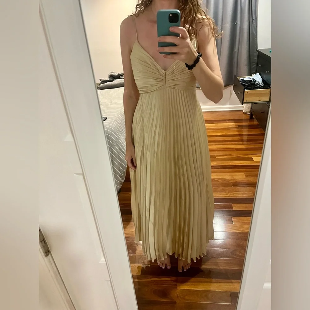 Abercrombie & Fitch elegant pleated