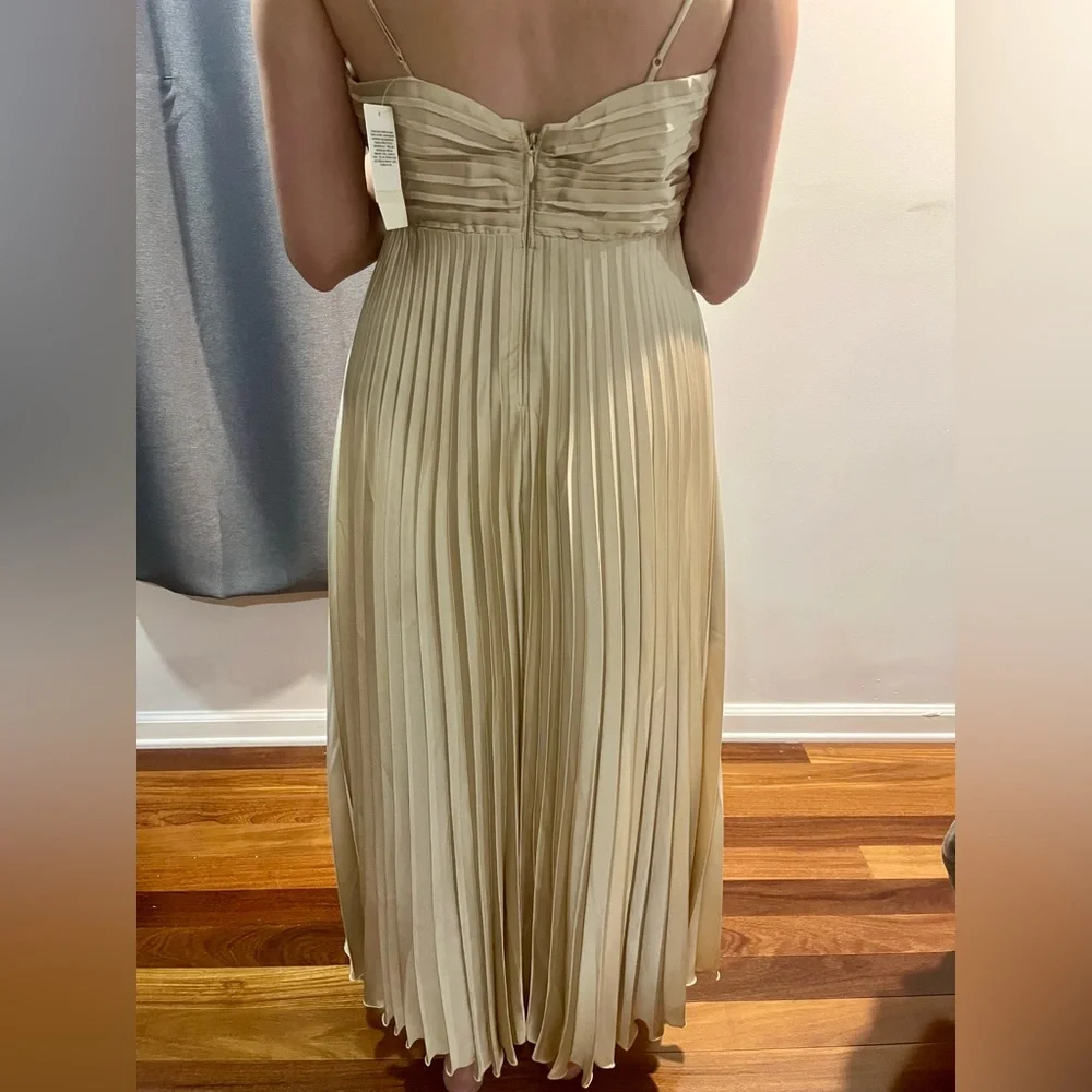 Abercrombie & Fitch elegant pleated