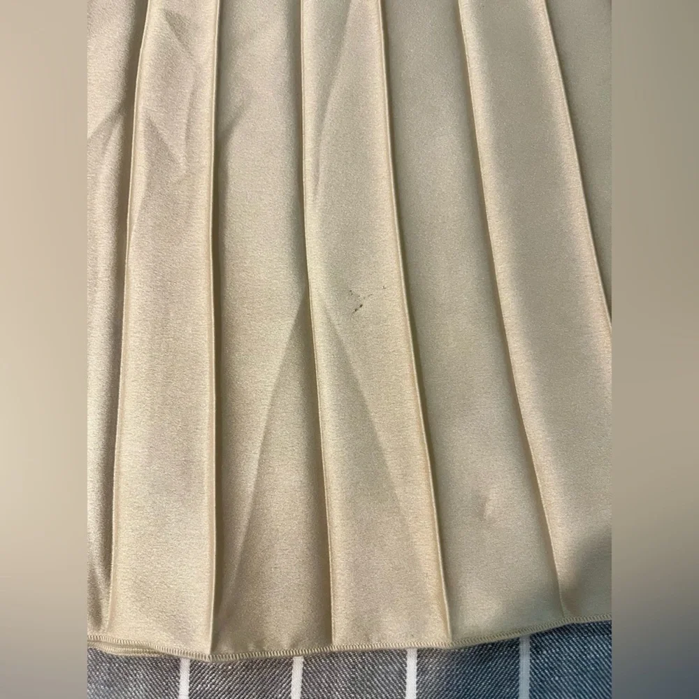 Abercrombie & Fitch elegant pleated