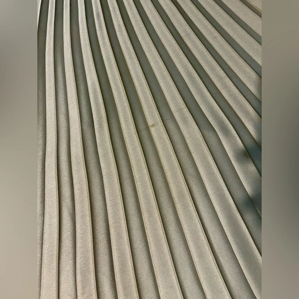 Abercrombie & Fitch elegant pleated