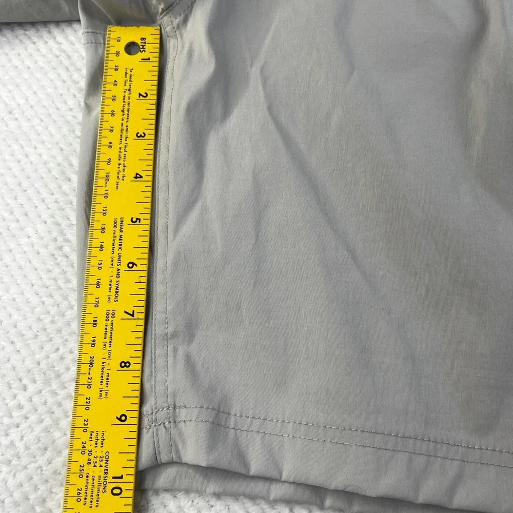 Eddie Bauer zippered featuring