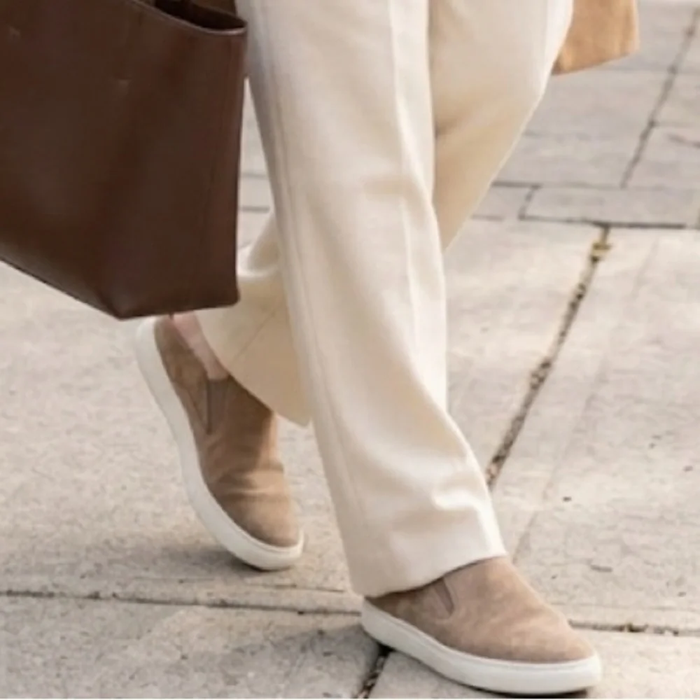 Vince trousers design laceless