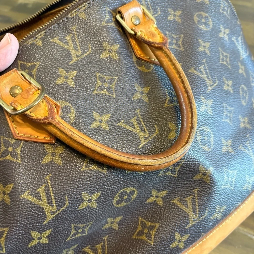 Louis Vuitton corner split torn