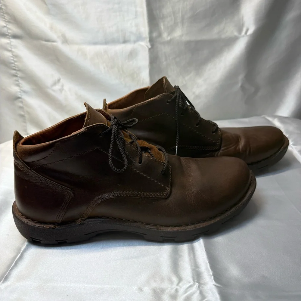 Rocky chukka design boots