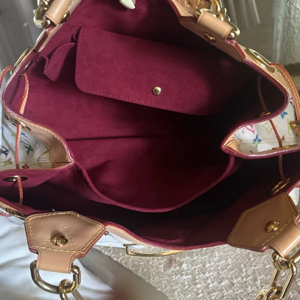 Louis Vuitton has th7097