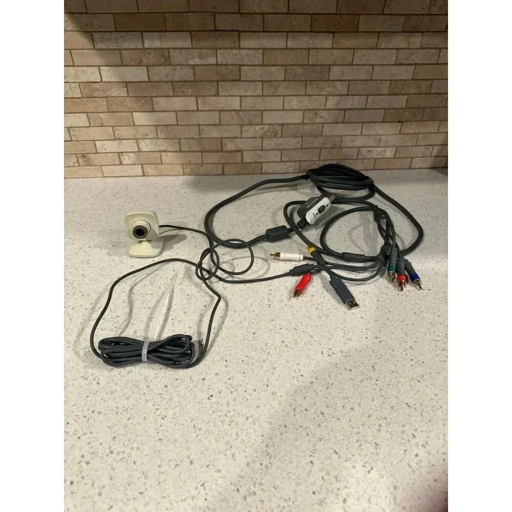 xbox 360 cords and webcam (g3)‎