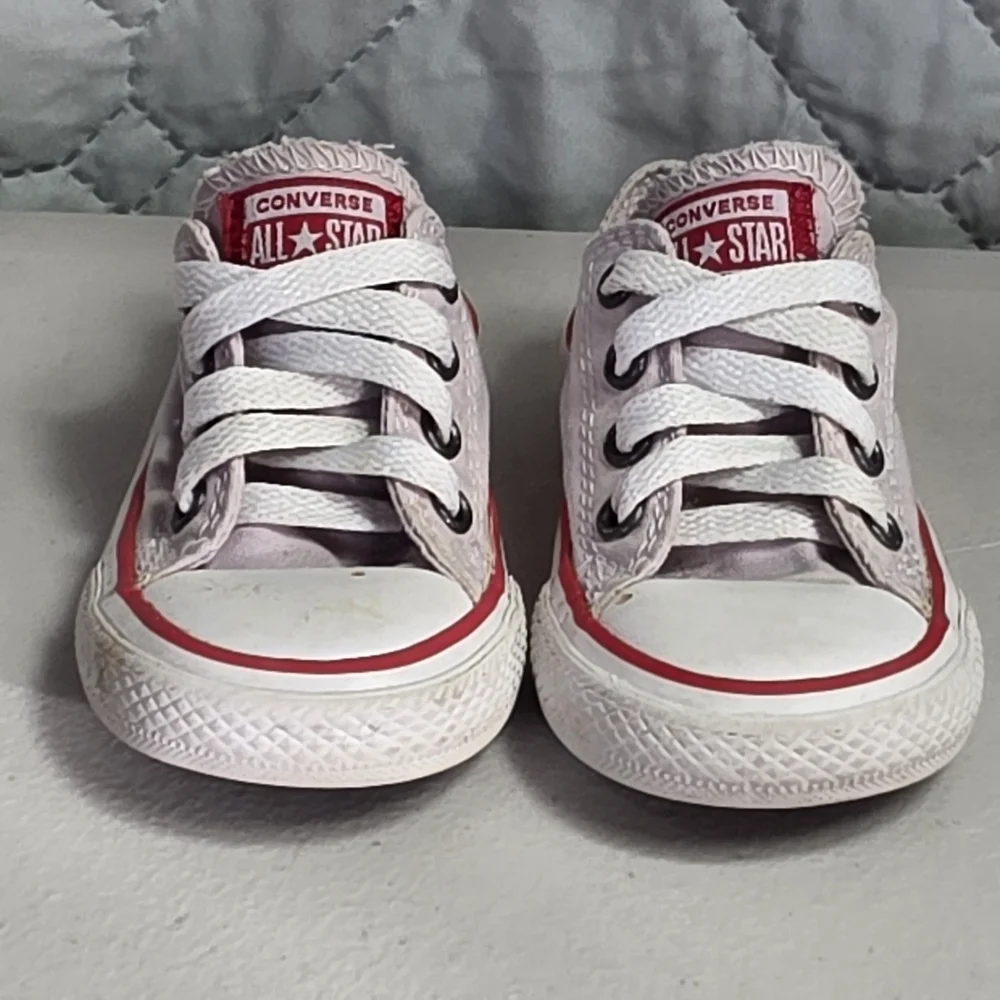 Converse rose ox barely