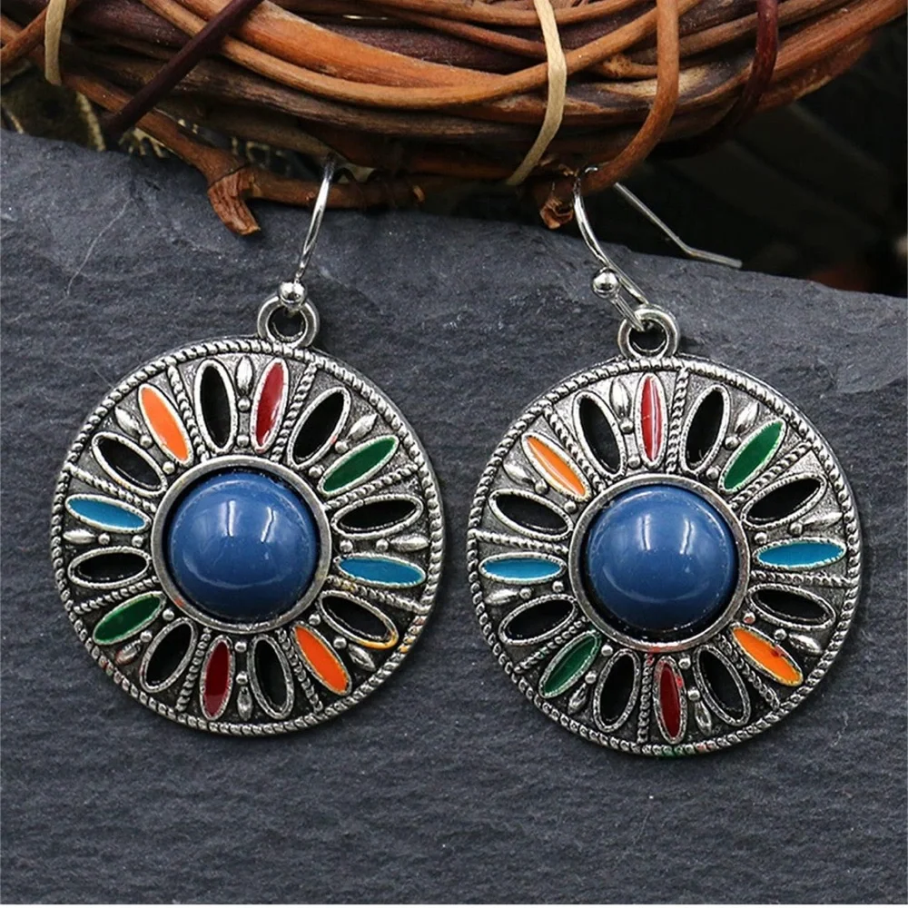Fashion Jewelry inspired details bold