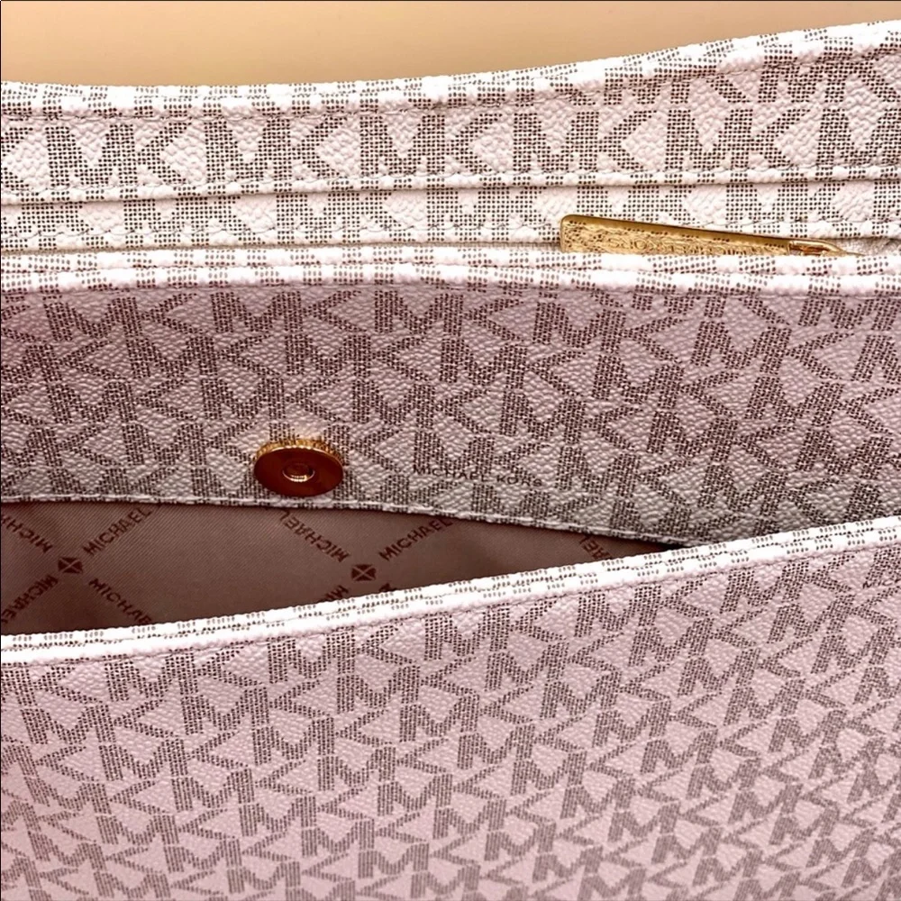Michael Kors travel mk