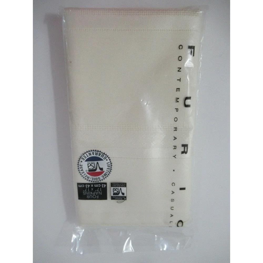 Furio packs napkins