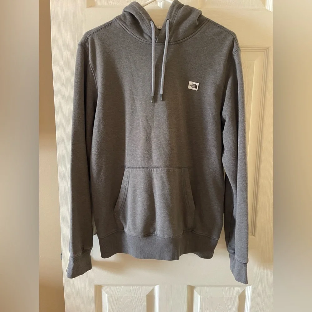 The North Face hooded sweatshirt • size M