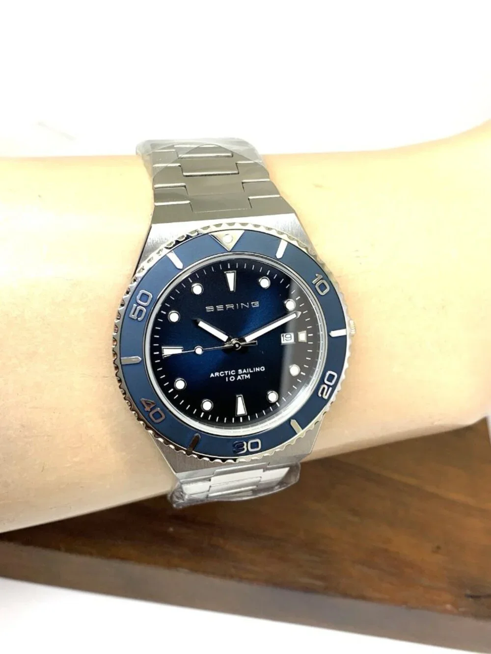 Bering men watch