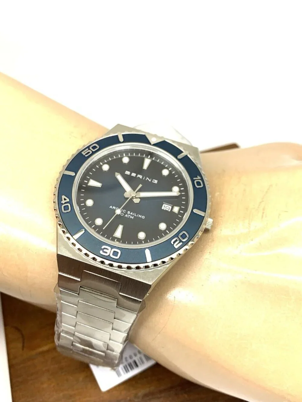 Bering men watch