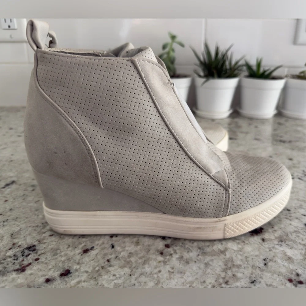 CCOCCI Perforated Wedge Sneakers - Light Gray‎