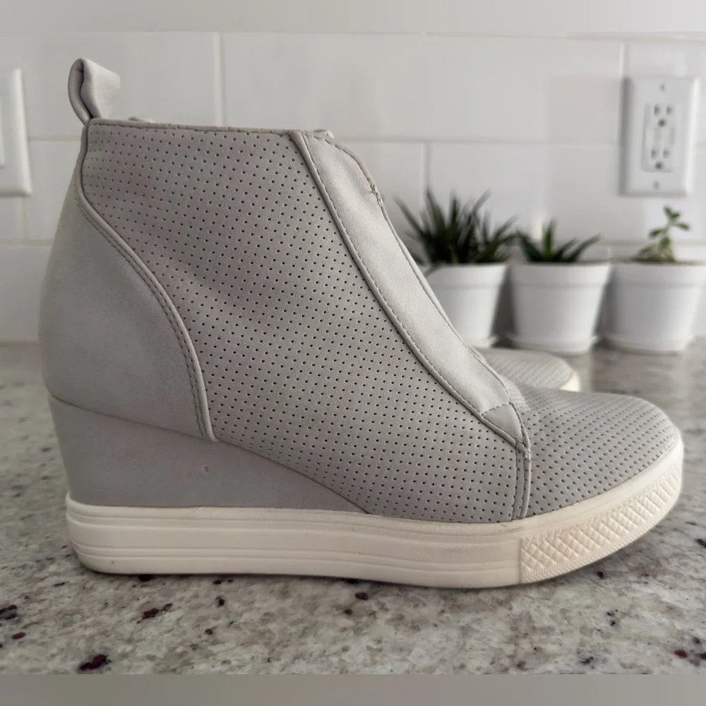 CCOCCI sneaker shows structural