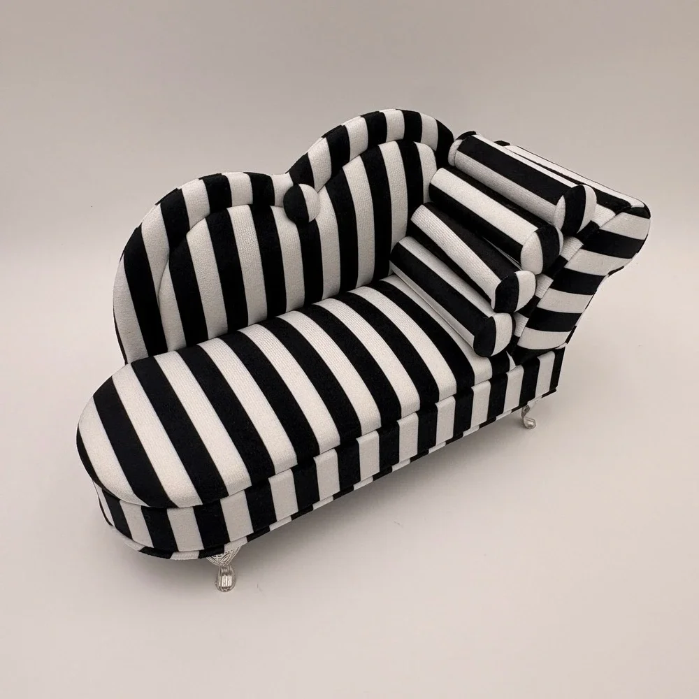 KOT black white