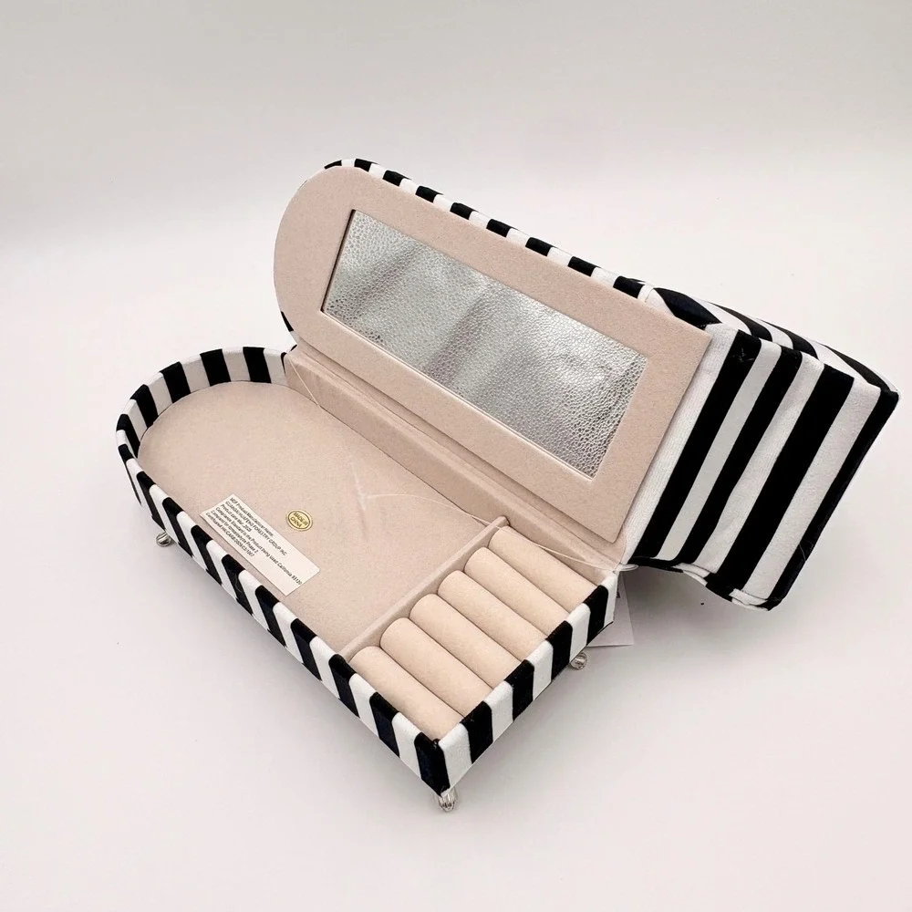 KOT black white