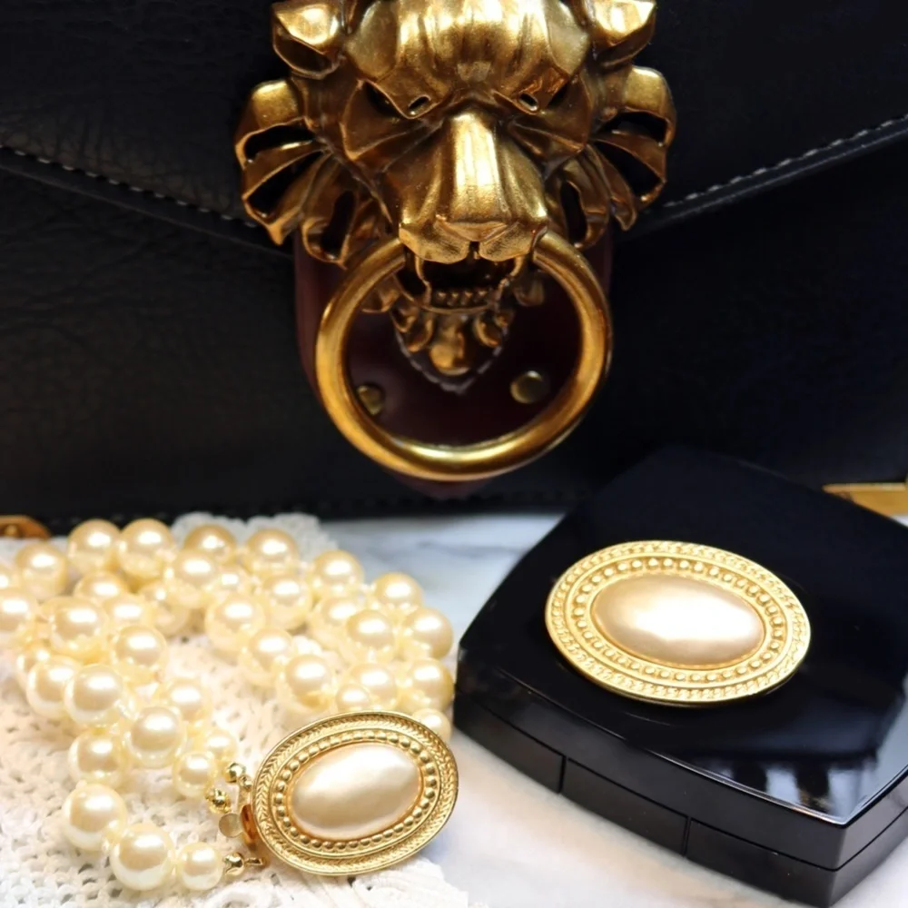 Carolee #duchessofwindsor bloomingdales jacqueline